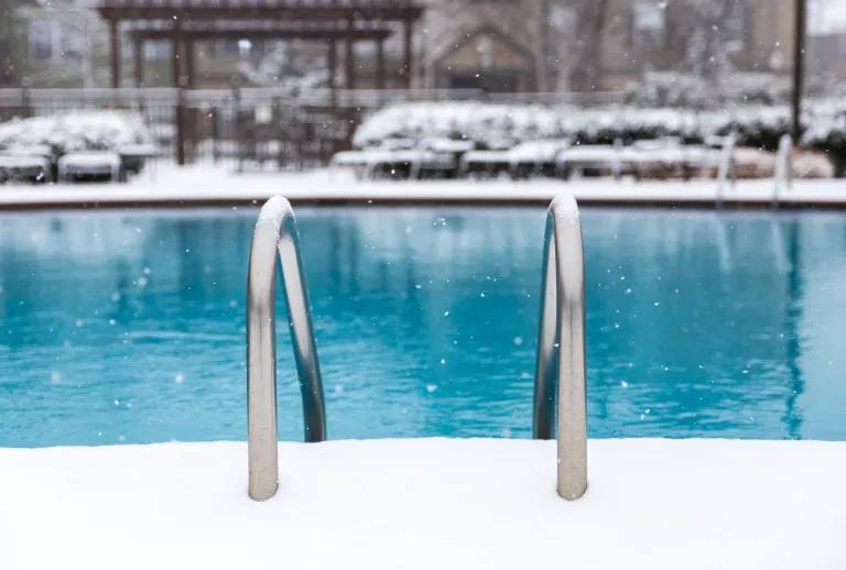 como preparar las piscinas para el invierno