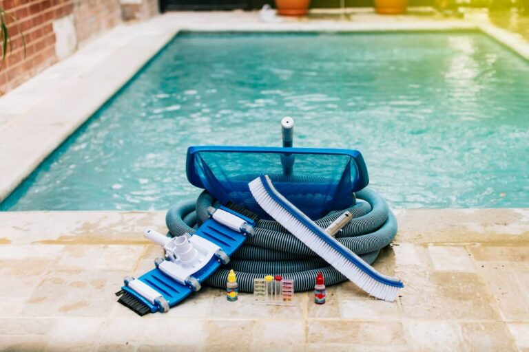 como mantener la piscina limpia sin cloro