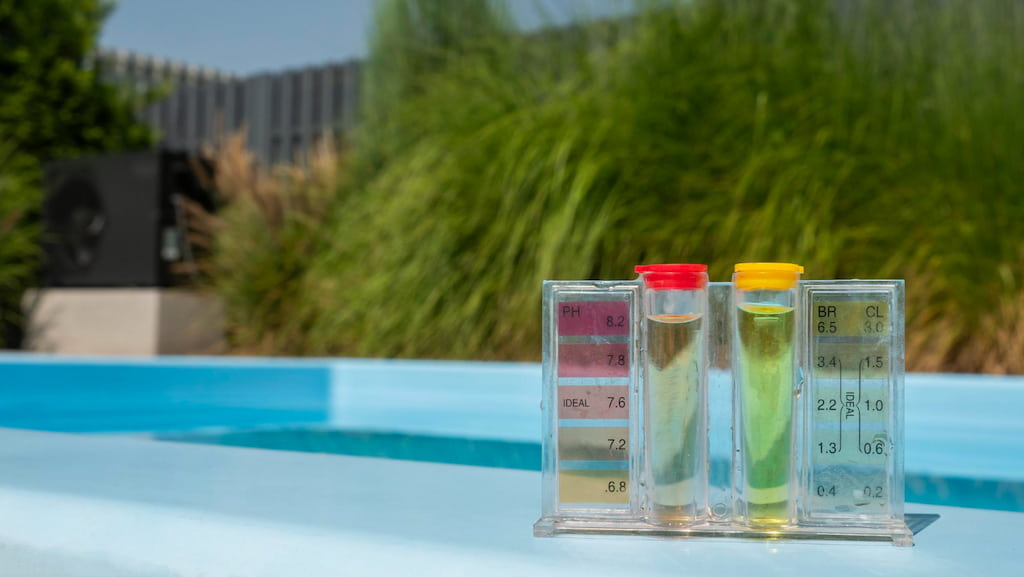 como bajar ph piscina